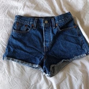 Levis high waist shorts SZ 25